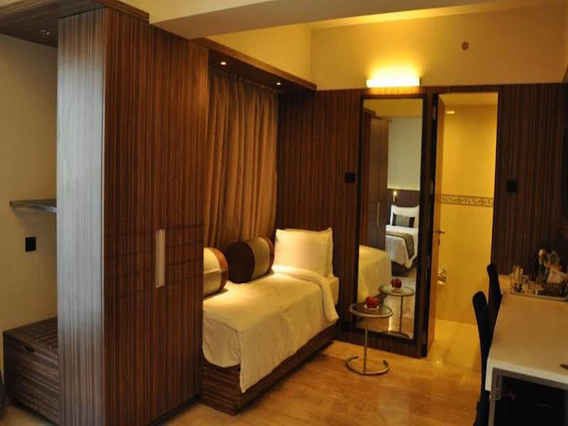 Residency Sarovar Portico Mumbai Bagian luar foto